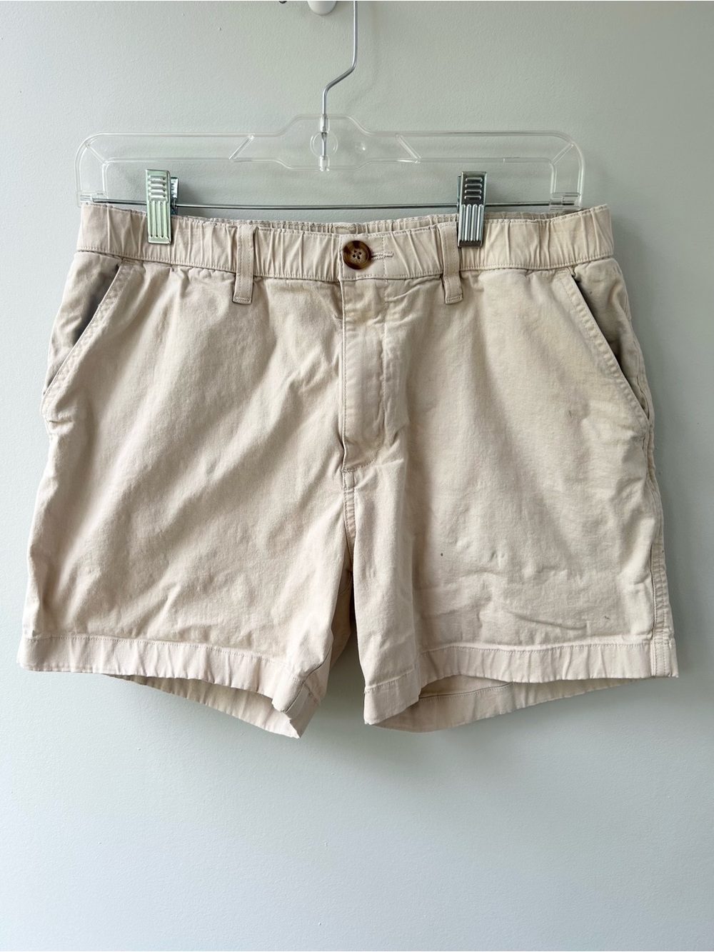 Chubbies men’s khaki shorts with elastic waistband